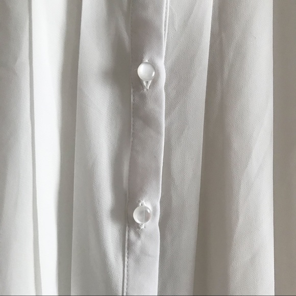 White blouse - Picture 4 of 10